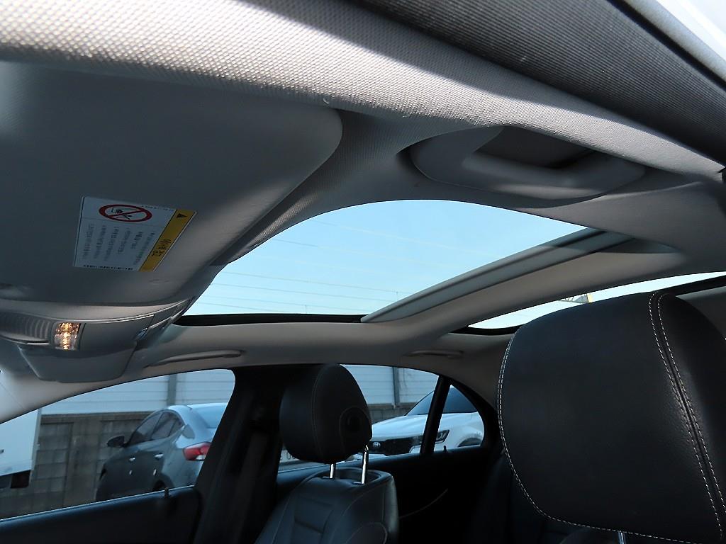 벤츠 E클래스(5세대) E300 아방가르드 - 이미지 2