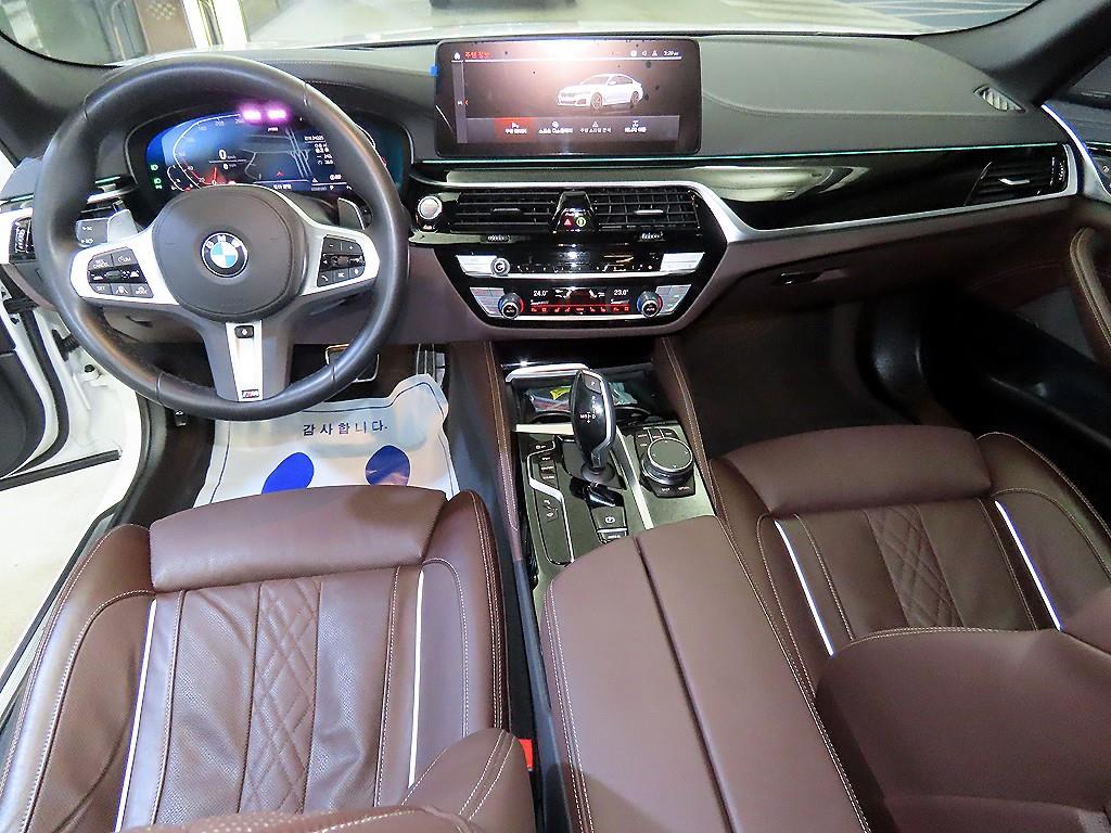 BMW 5시리즈(7세대) 530i xDrive M 스포츠팩 - 이미지 6