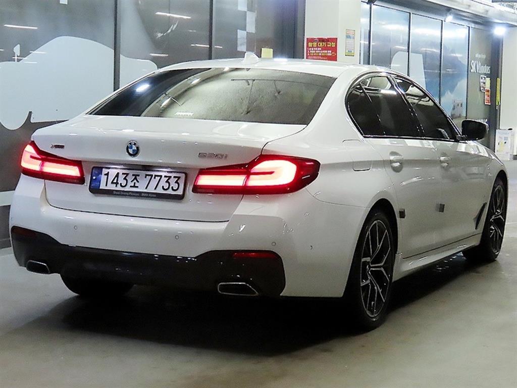 BMW 5시리즈(7세대) 530i xDrive M 스포츠팩 - 이미지 7