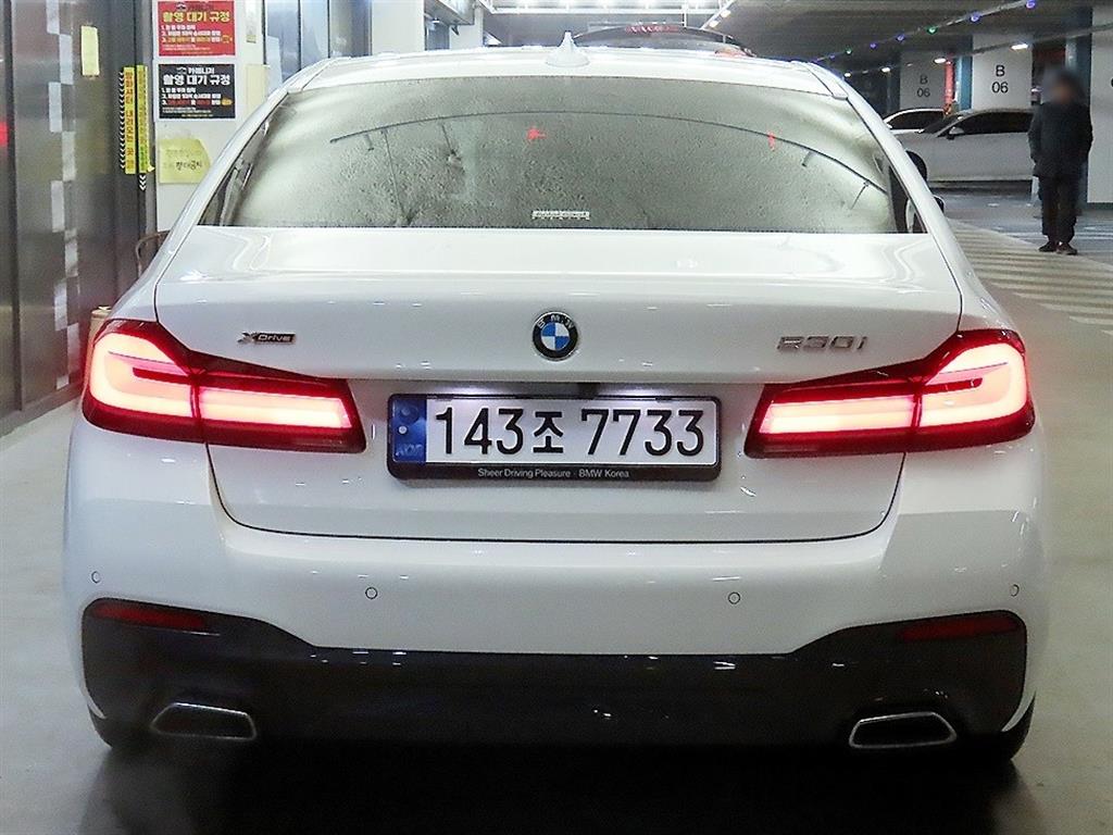 BMW 5시리즈(7세대) 530i xDrive M 스포츠팩 - 이미지 8