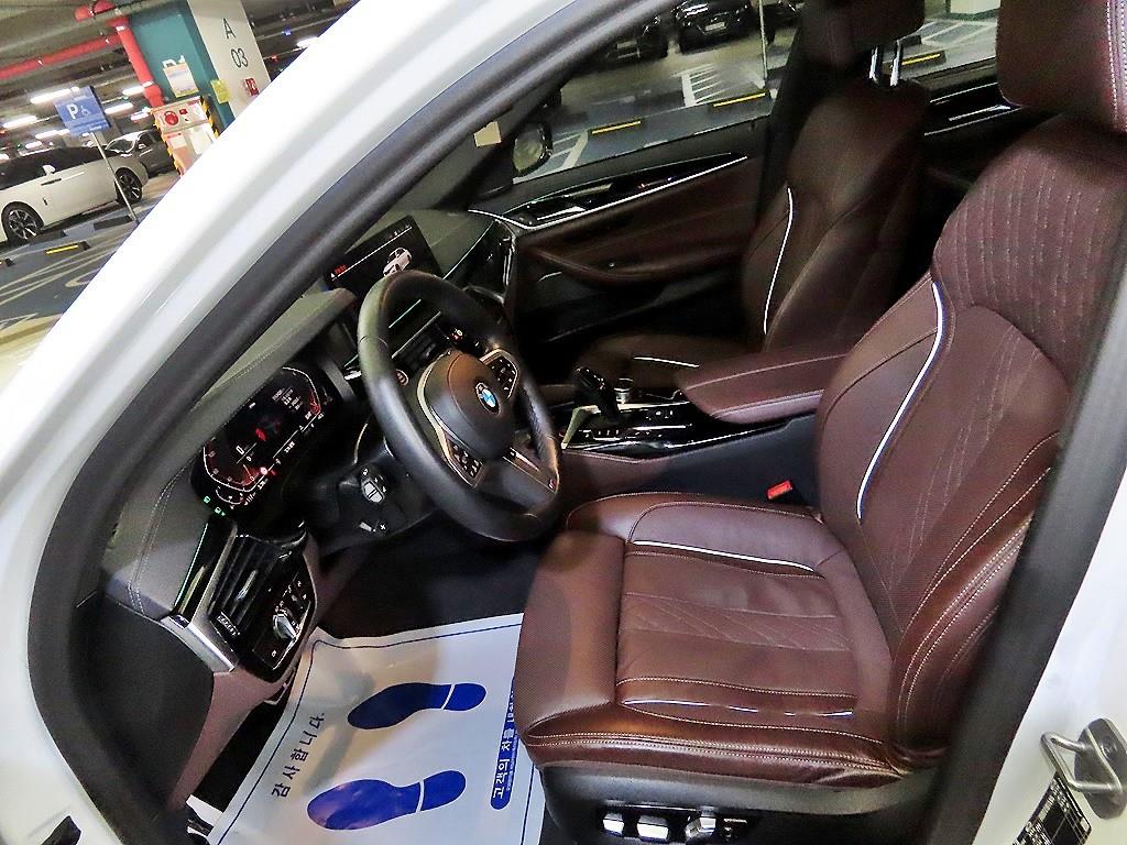 BMW 5시리즈(7세대) 530i xDrive M 스포츠팩 - 이미지 14