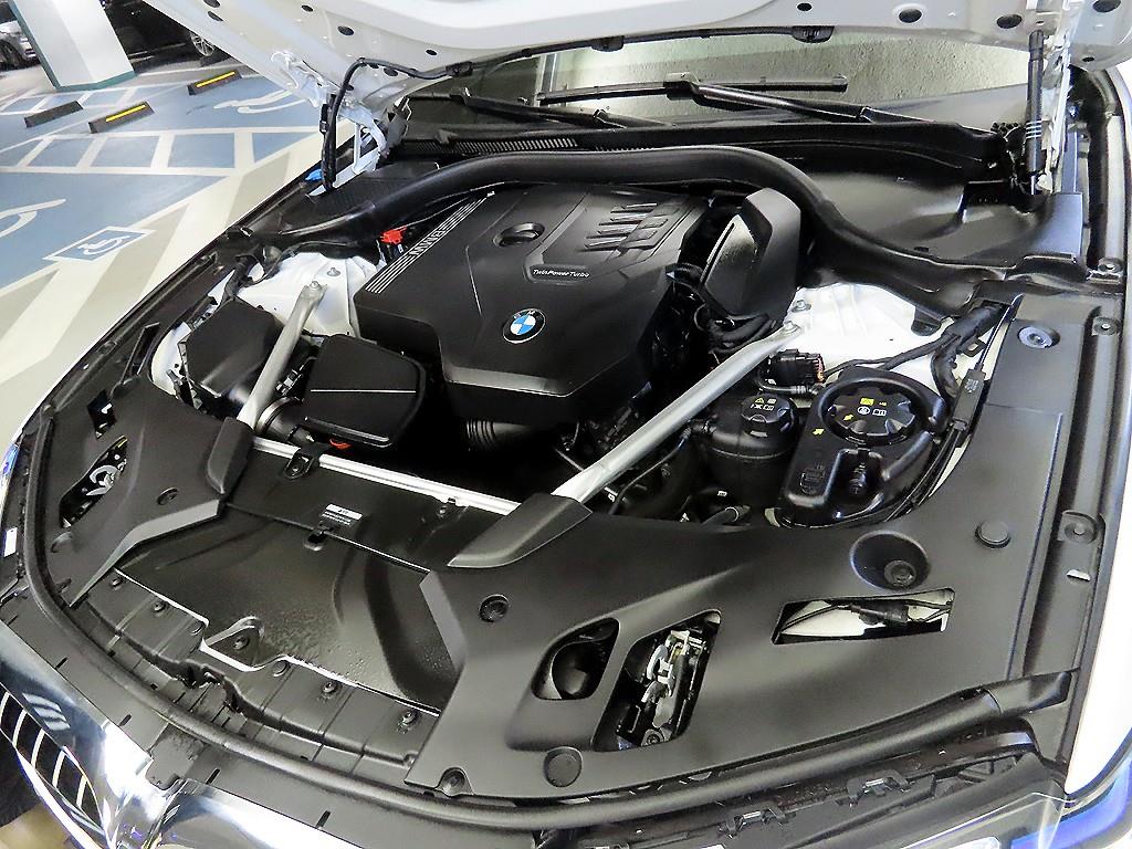 BMW 5시리즈(7세대) 530i xDrive M 스포츠팩 - 이미지 19