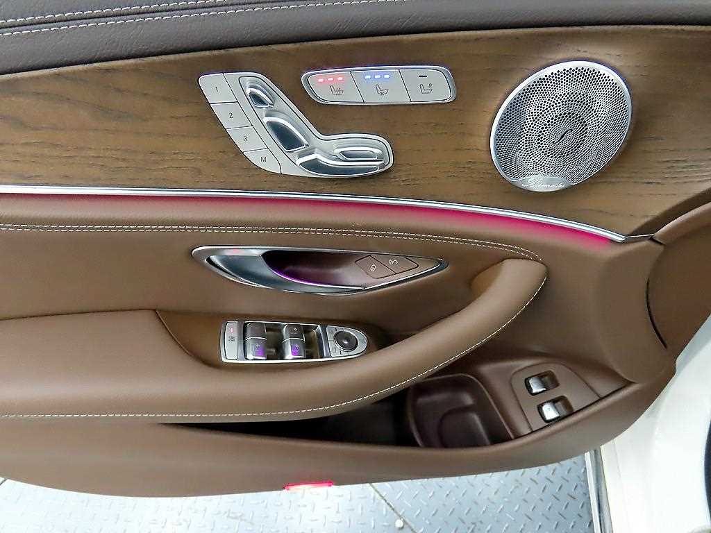 벤츠 E클래스(5세대) E300e 4매틱 익스클루시브 - 이미지 4