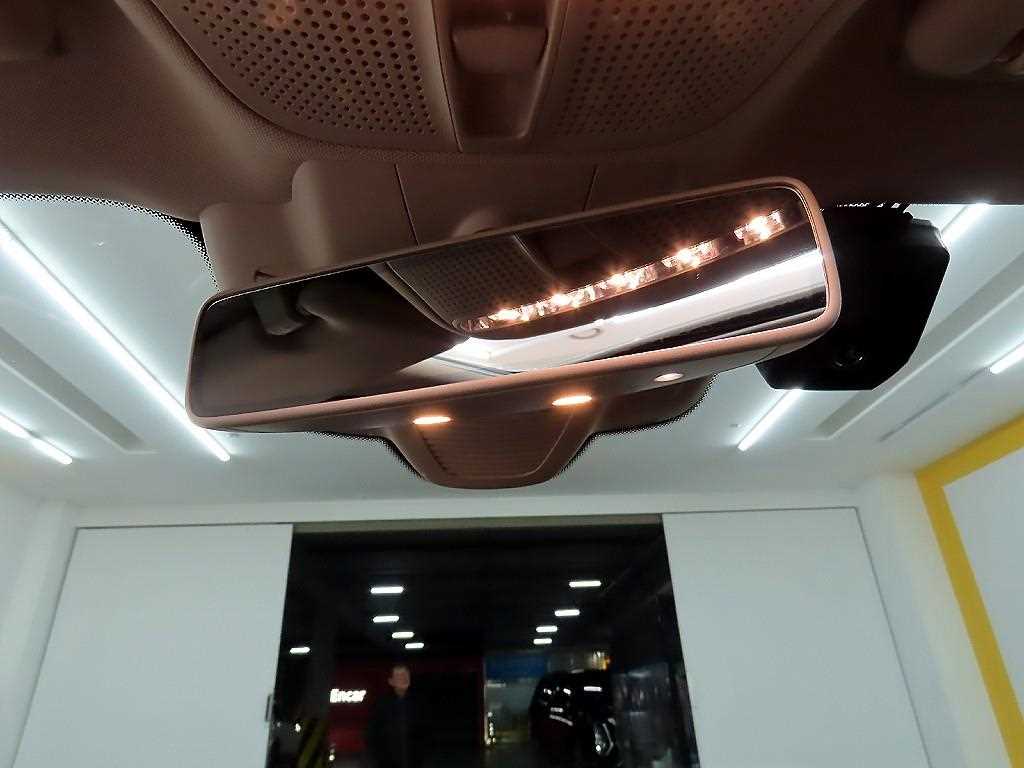 벤츠 E클래스(5세대) E300e 4매틱 익스클루시브 - 이미지 17