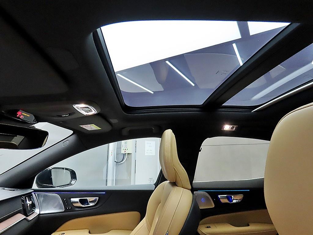 볼보 S60(3세대) 2.0 B5 인스크립션 - 이미지 9