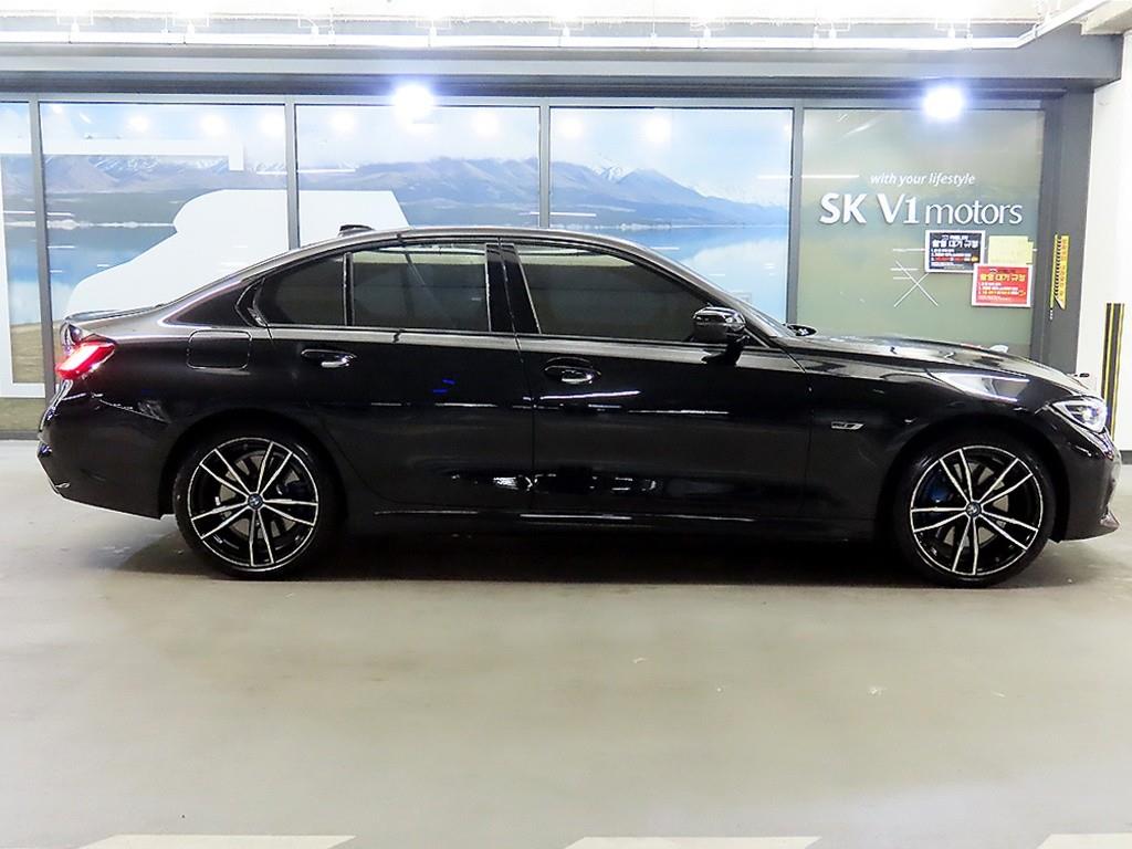 BMW 3시리즈(7세대) 330e M 스포츠 팩 - 이미지 3