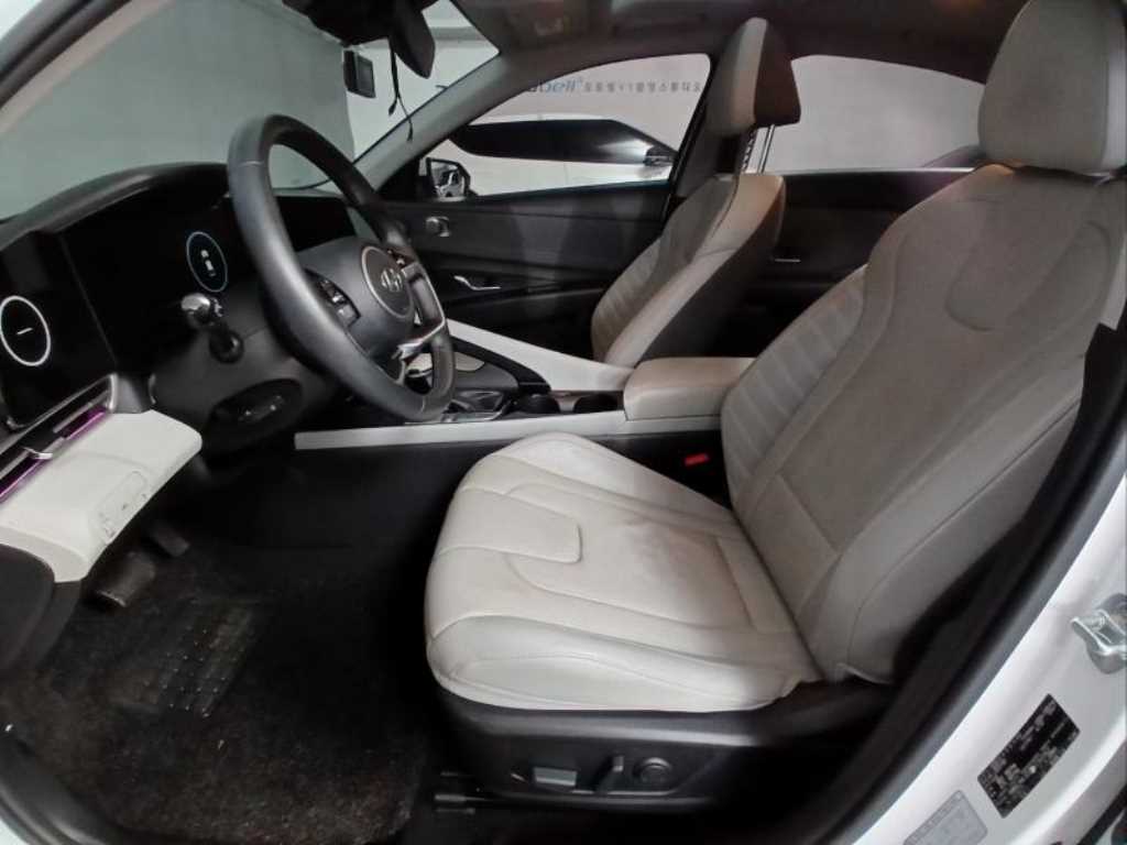 현대 아반떼(CN7) 1.6 가솔린 인스퍼레이션 - 이미지 18