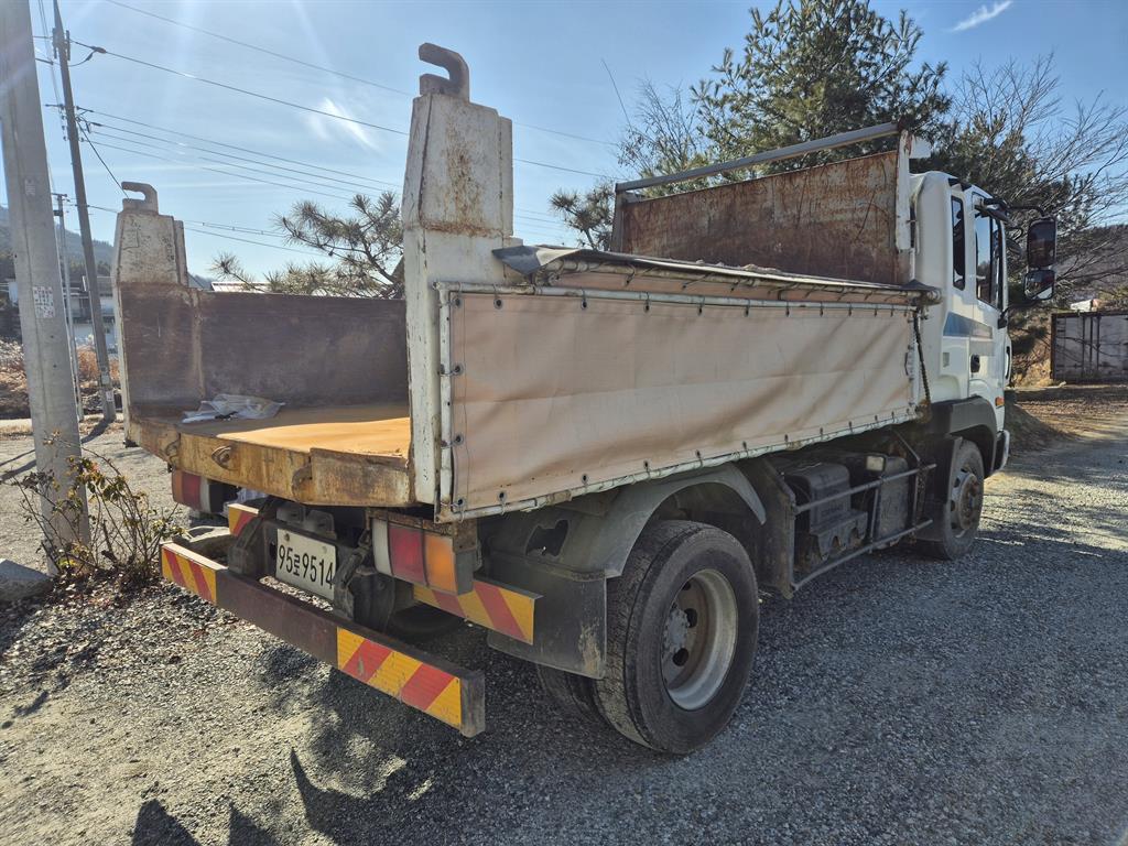 현대 메가트럭 덤프 5톤 - 이미지 2