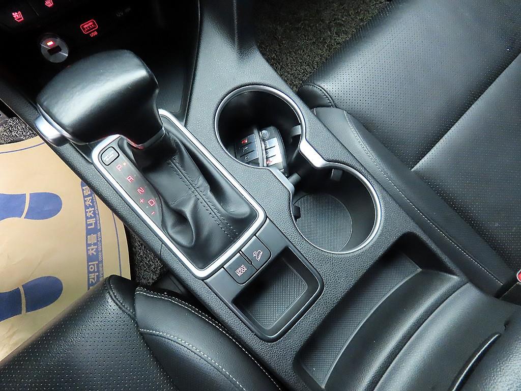 기아 스포티지 더 볼드 R2.0 디젤 2WD 프레스티지 - 이미지 9