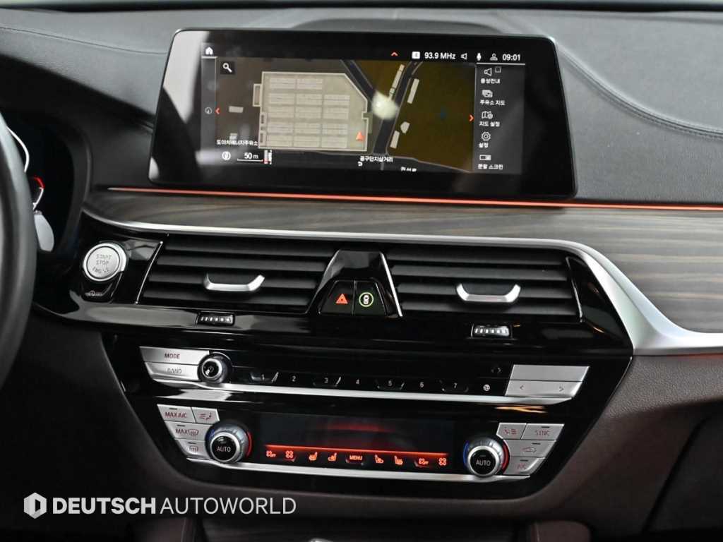 BMW 5시리즈(7세대) 530i M스포츠팩 플러스 - 이미지 19