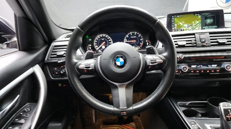 BMW 3시리즈(6세대) 320i M 스포츠 쉐도우 에디션 - 이미지 2