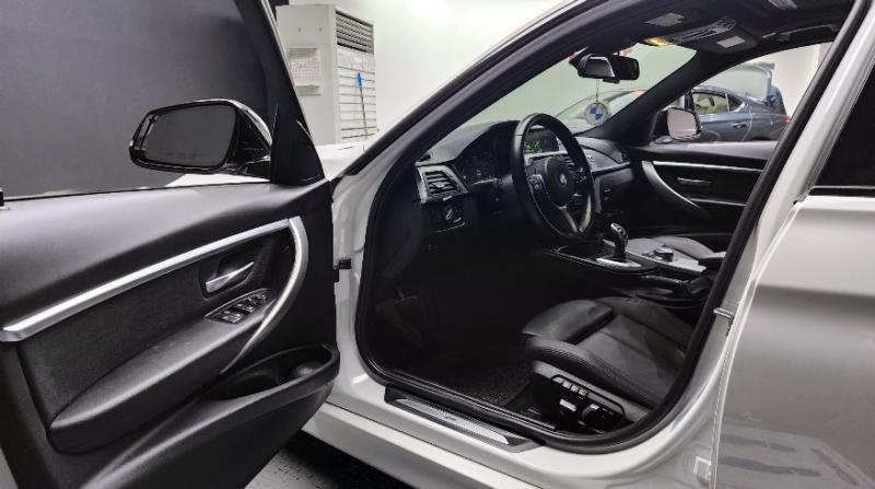 BMW 3시리즈(6세대) 320i M 스포츠 쉐도우 에디션 - 이미지 4