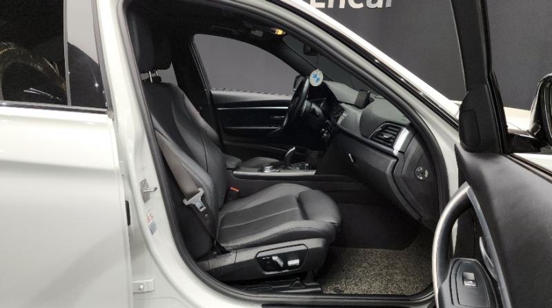 BMW 3시리즈(6세대) 320i M 스포츠 쉐도우 에디션 - 이미지 18