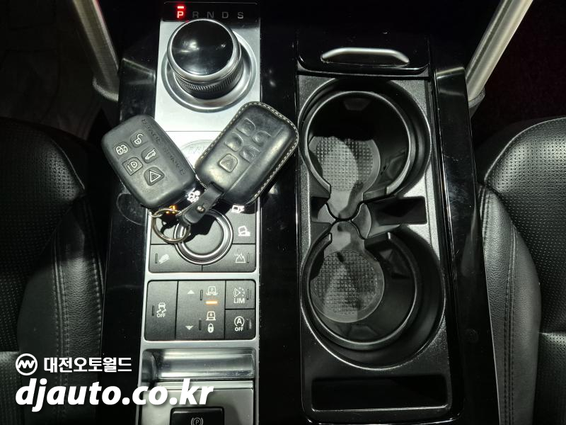 랜드로버 디스커버리5 3.0 SD6 HSE - 이미지 3