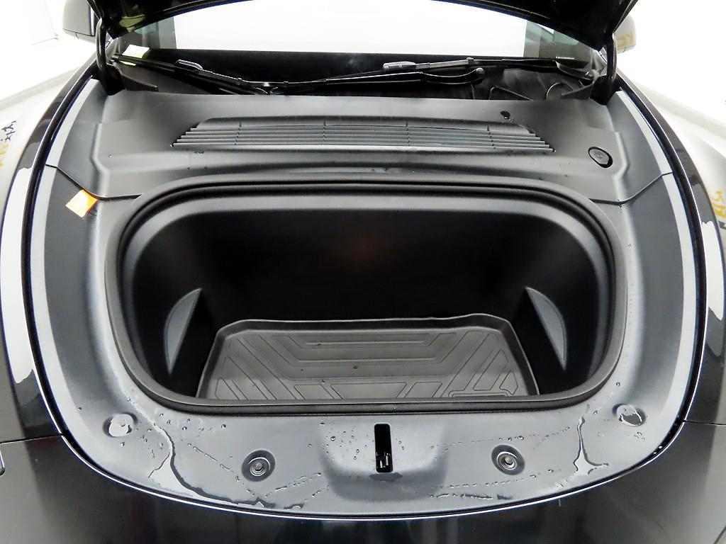 테슬라 모델 Y RWD - 이미지 14