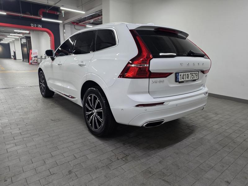 볼보 XC60(2세대) B5 AWD 인스크립션