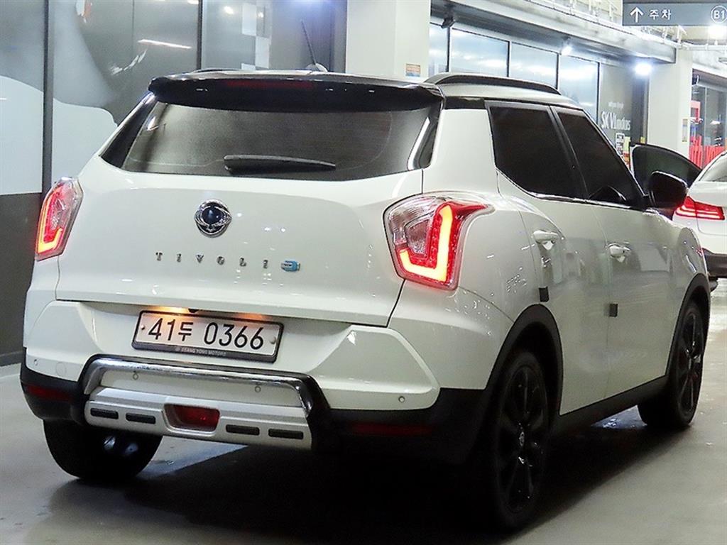 KG모빌리티(쌍용) 티볼리 디젤 2WD LX - 이미지 2