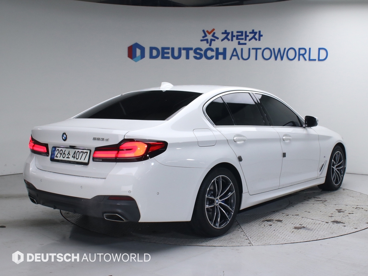 BMW 5시리즈(7세대) 523d M 스포츠팩 - 이미지 3