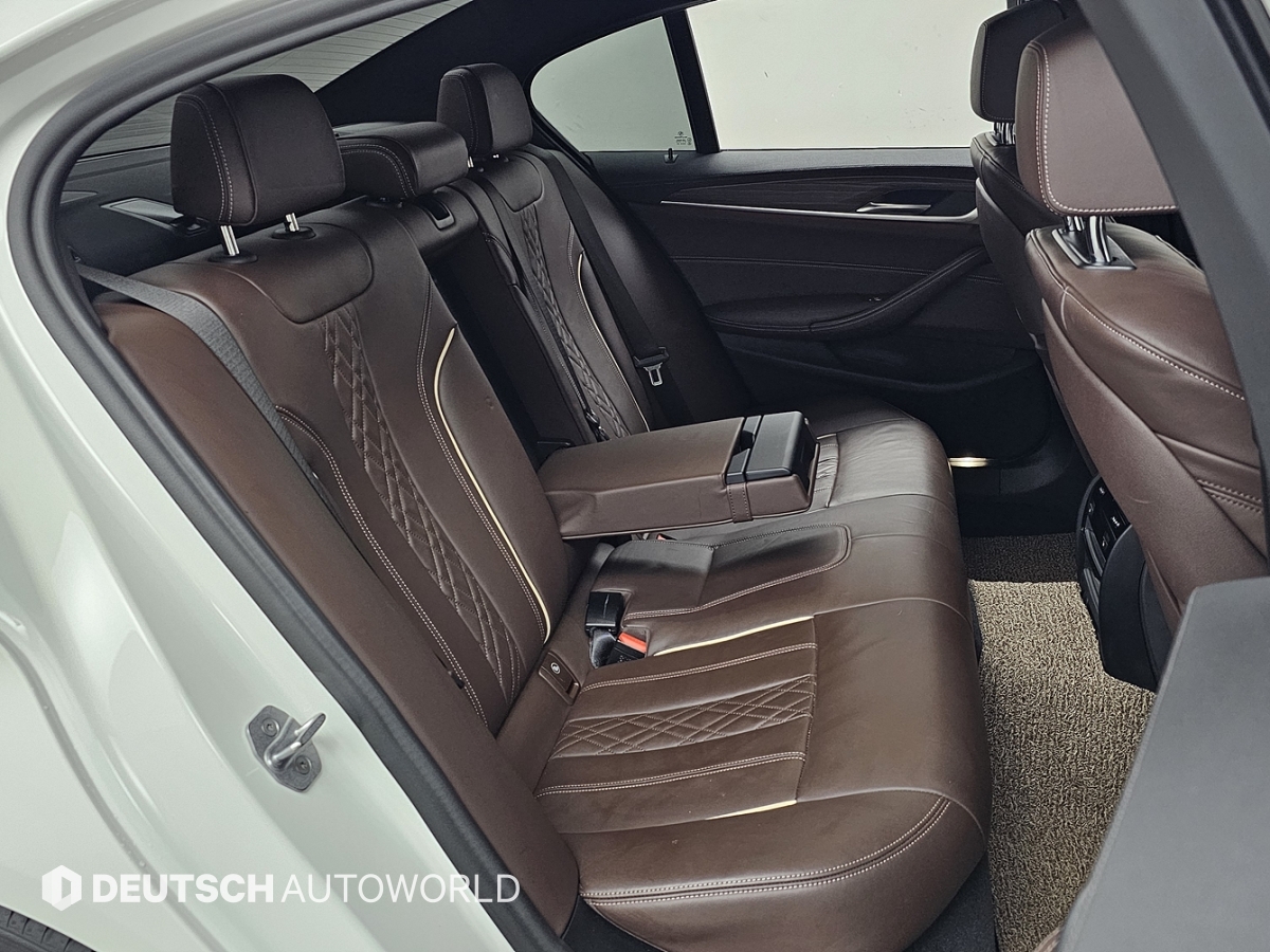 BMW 5시리즈(7세대) 523d M 스포츠팩 - 이미지 15