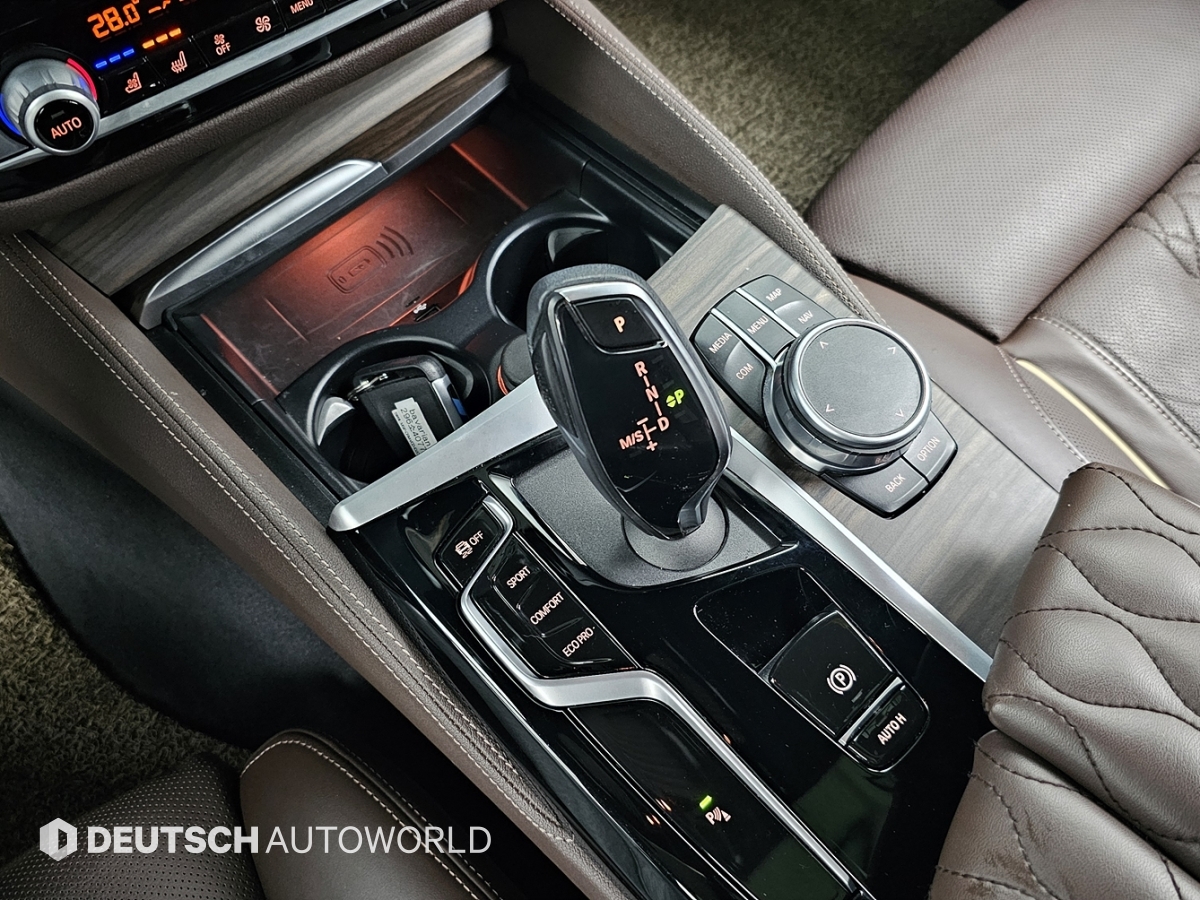 BMW 5시리즈(7세대) 523d M 스포츠팩 - 이미지 2