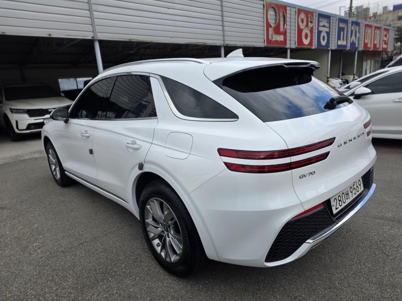 제네시스 GV70 2.2 디젤 AWD 기본형 - 이미지 11