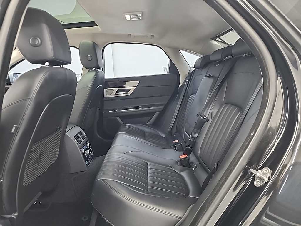 재규어 XF(2세대) 2.0 20d AWD 포트폴리오 - 이미지 19