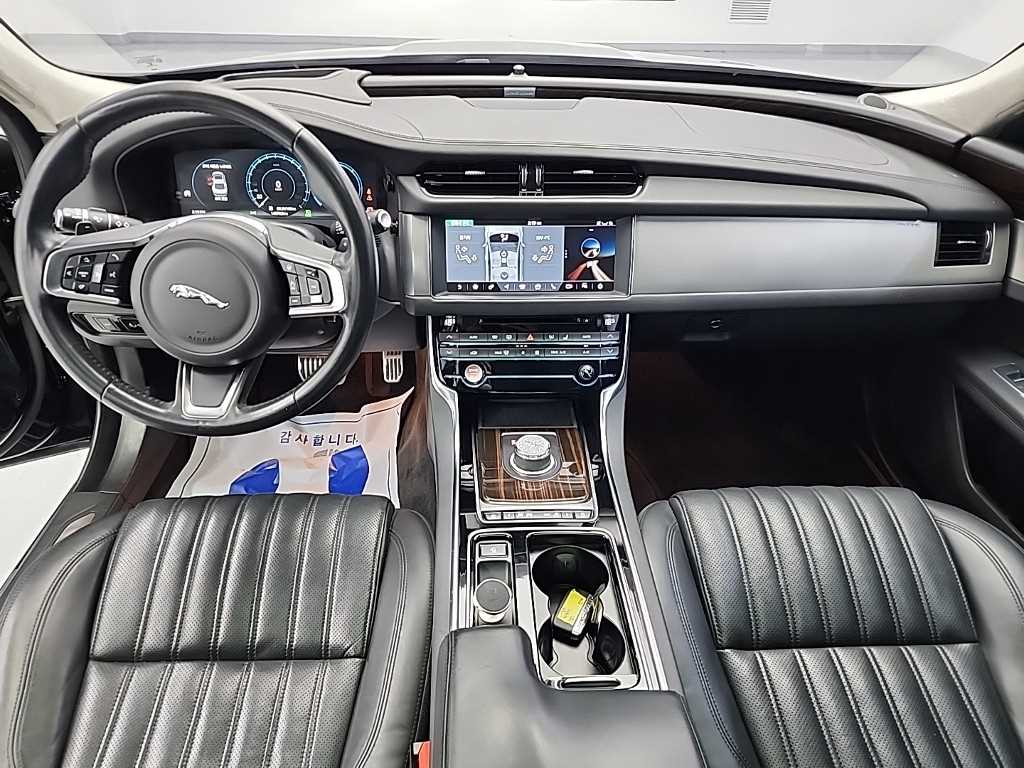 재규어 XF(2세대) 2.0 20d AWD 포트폴리오 - 이미지 6