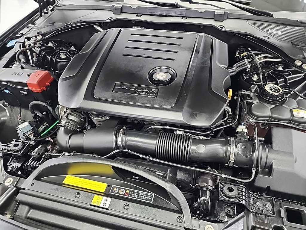 재규어 XF(2세대) 2.0 20d AWD 포트폴리오 - 이미지 16