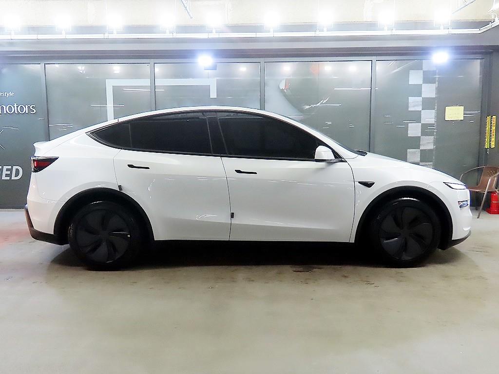 테슬라 모델 Y RWD - 이미지 4