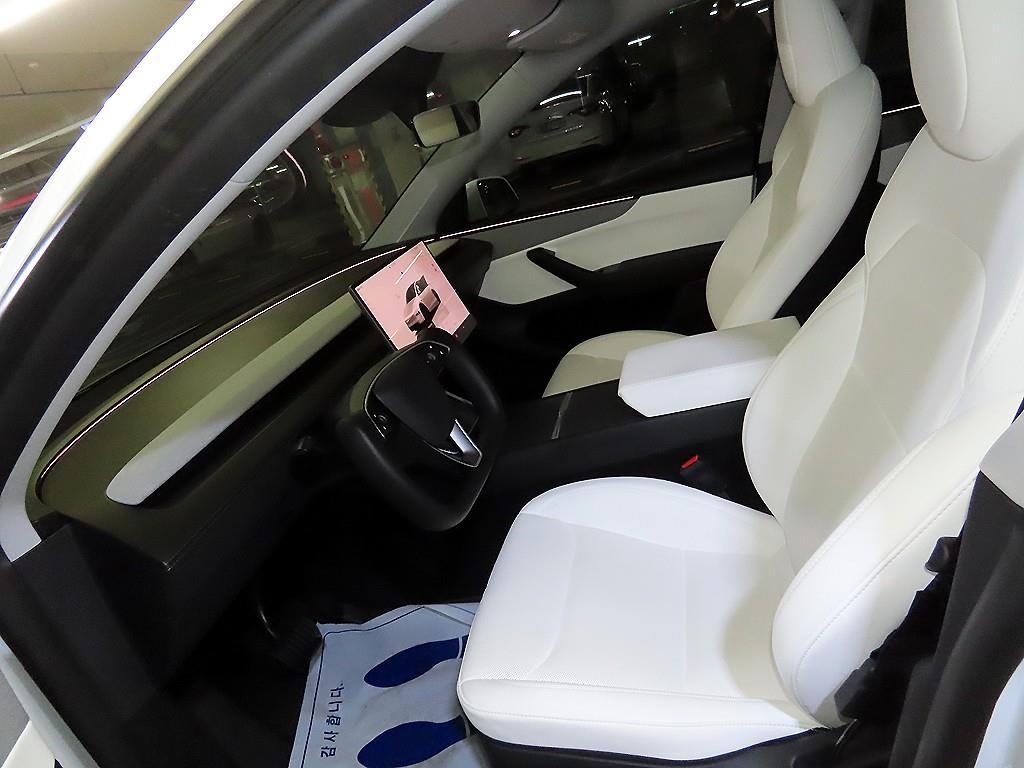 테슬라 모델 Y RWD - 이미지 13