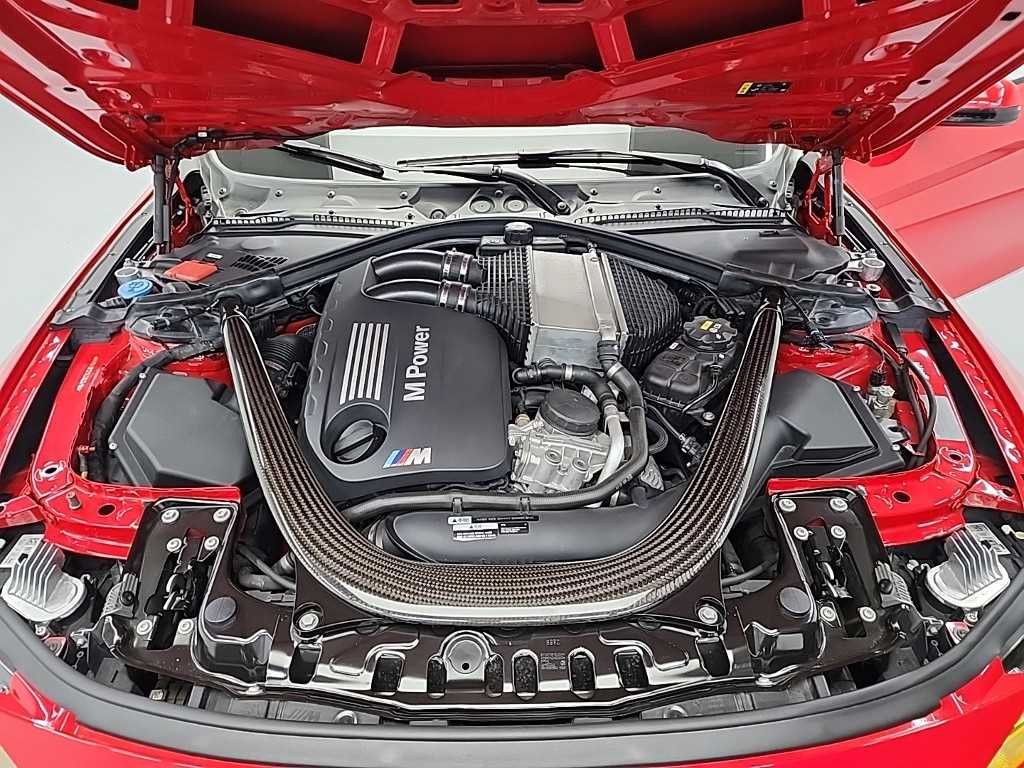 BMW M4 M4 쿠페 컴페티션 인디비주얼 - 이미지 9