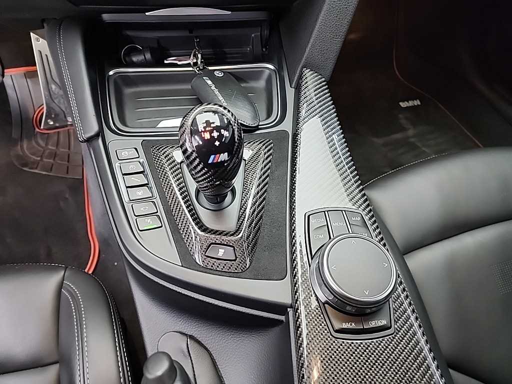 BMW M4 M4 쿠페 컴페티션 인디비주얼 - 이미지 13