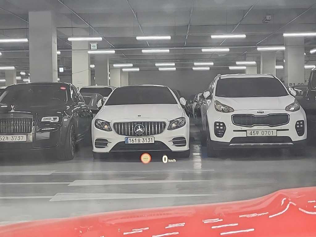 BMW M4 M4 쿠페 컴페티션 인디비주얼 - 이미지 15