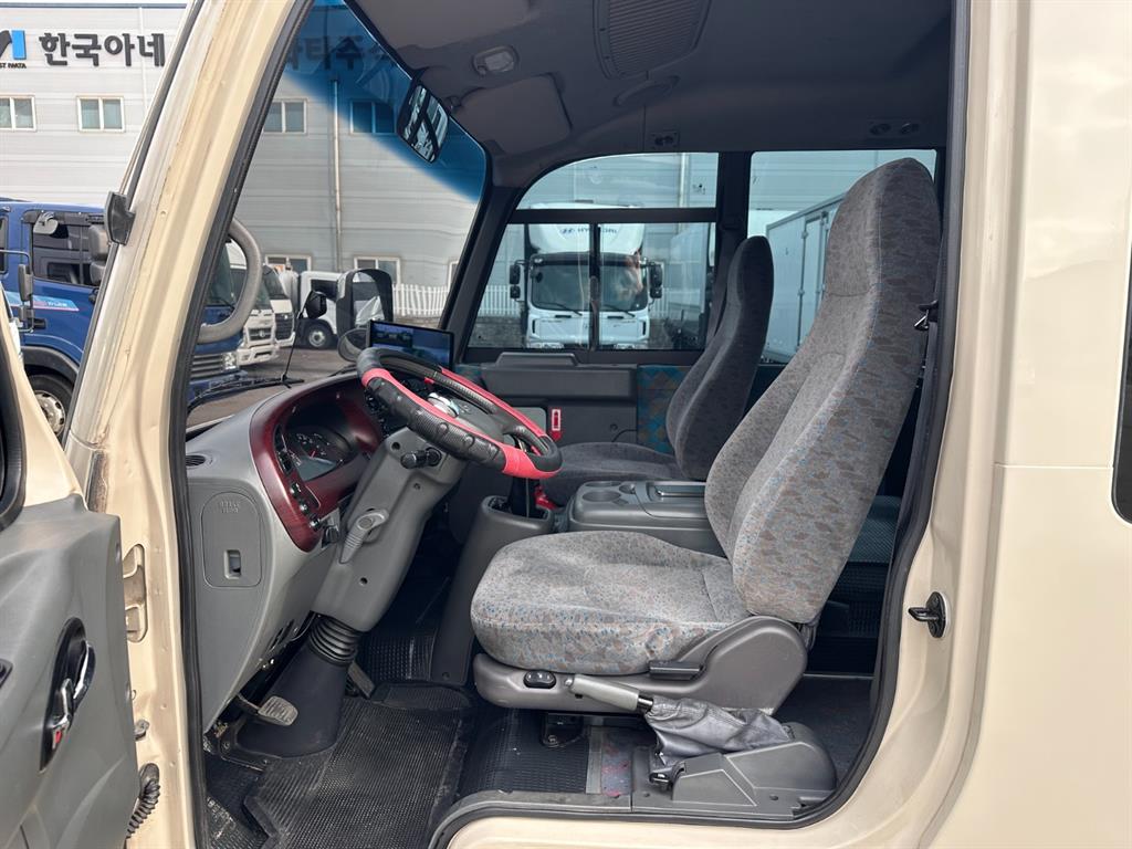 현대 뉴카운티 리무진 15인승 - 이미지 15