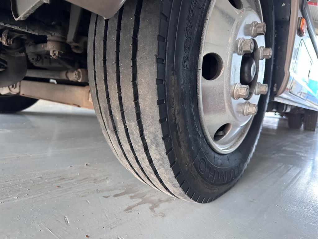 현대 뉴카운티 리무진 15인승 - 이미지 10