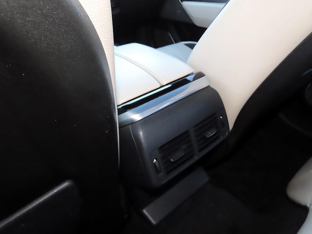 랜드로버 레인지로버 벨라 3.0 P380 SE R다이나믹 - 이미지 17