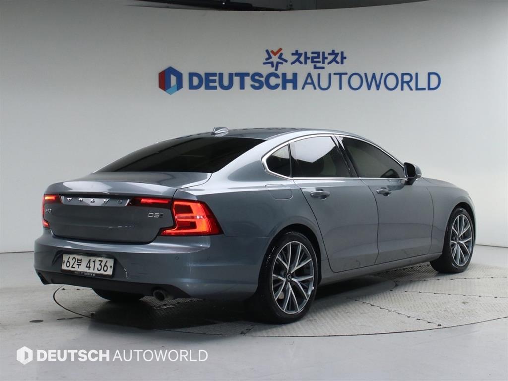 볼보 더 뉴 S90 D5 AWD 모멘텀 - 이미지 19