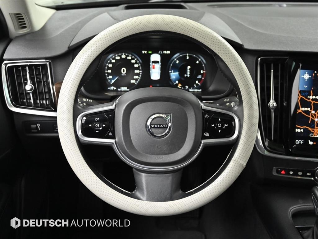 볼보 더 뉴 S90 D5 AWD 모멘텀 - 이미지 15