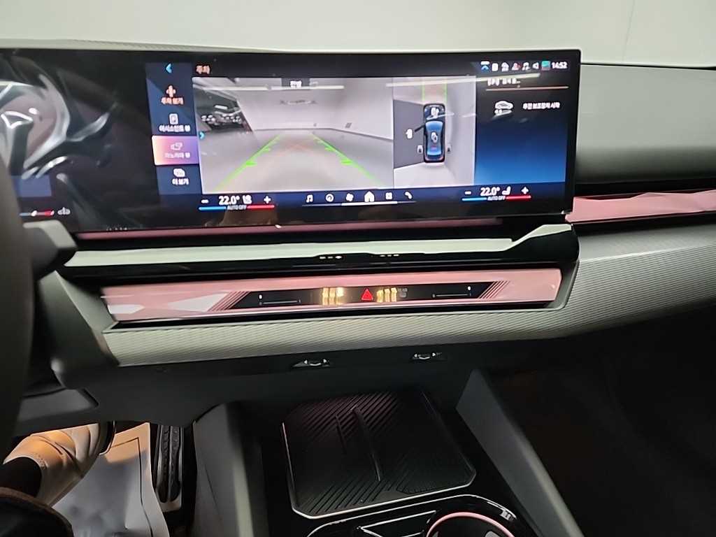 BMW 5시리즈(8세대) 520i M 스포츠 - 이미지 2