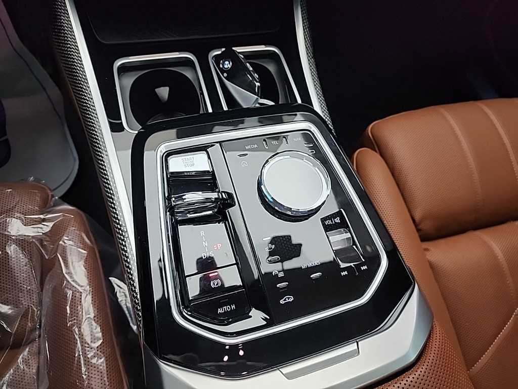 BMW 7시리즈(7세대) 750e xDrive M 스포츠 - 이미지 3
