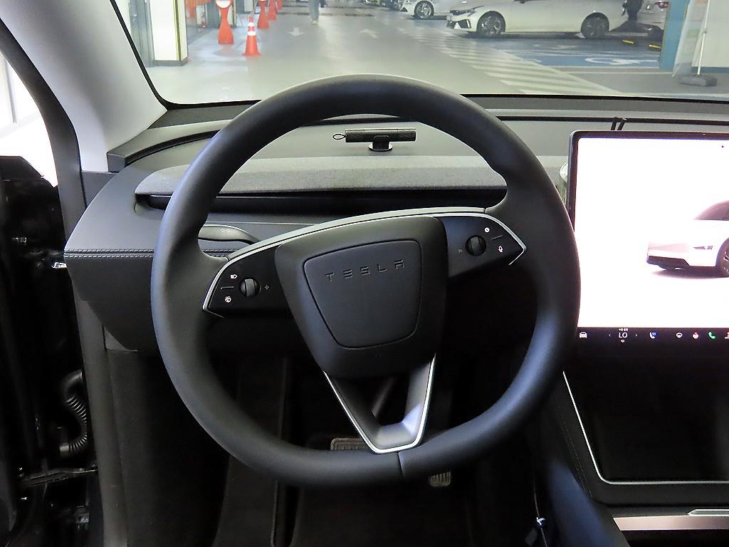 테슬라 모델 Y RWD - 이미지 13