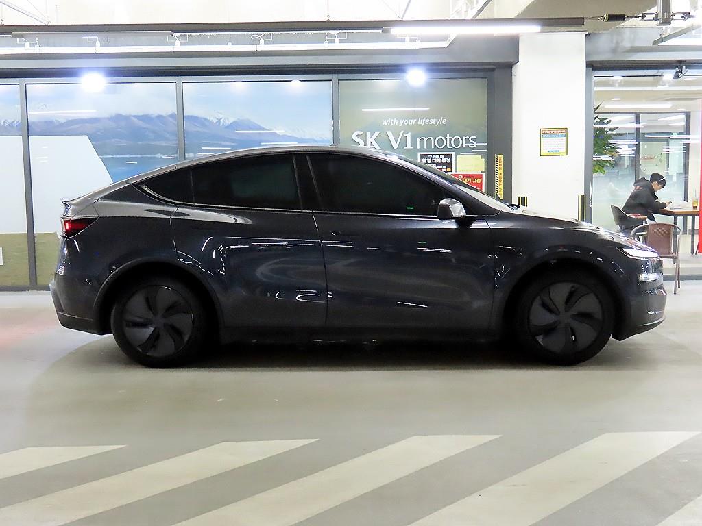 테슬라 모델 Y RWD - 이미지 15