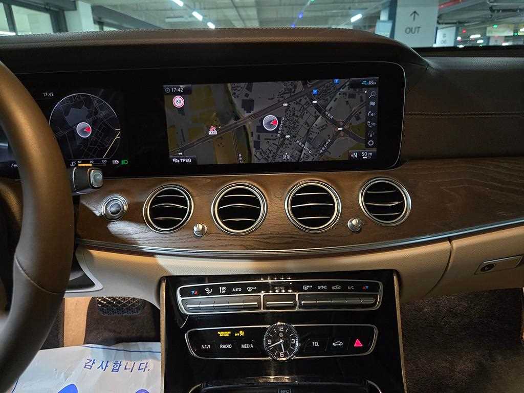 벤츠 E클래스(5세대) E300 4매틱 익스클루시브 - 이미지 2