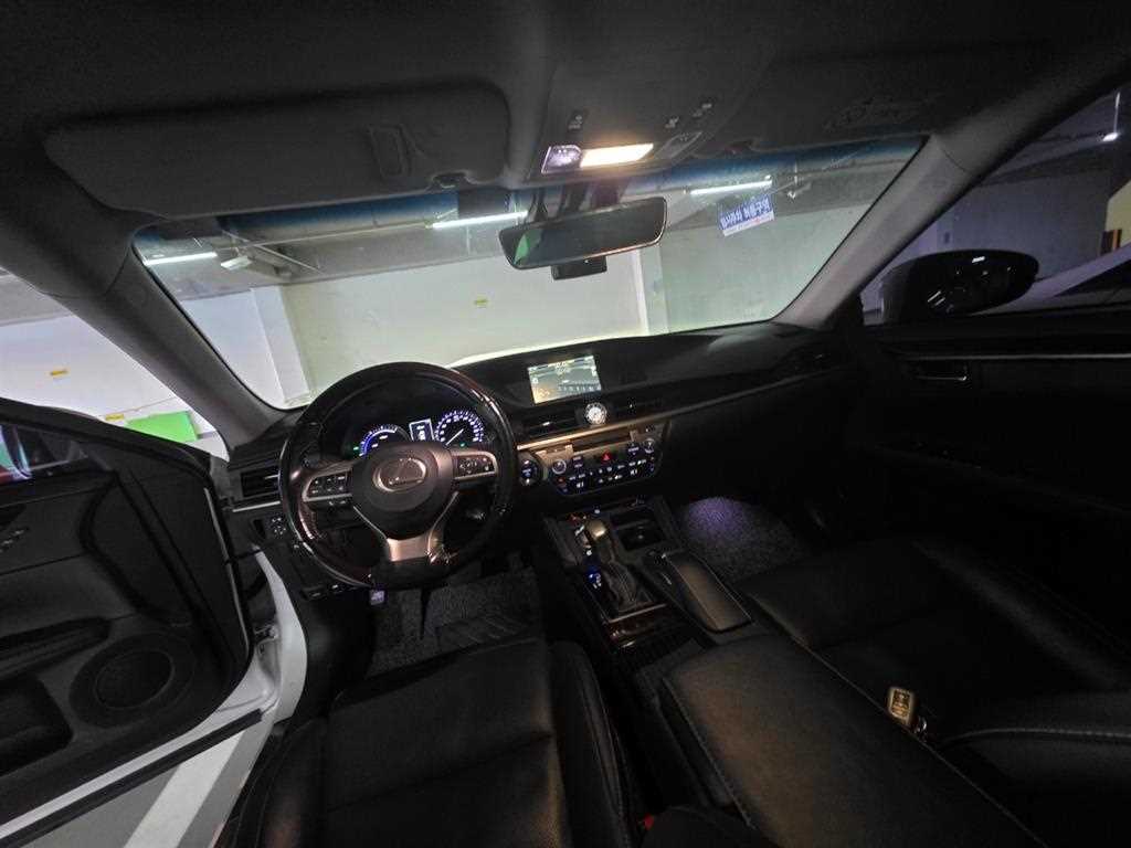 렉서스 ES(6세대) 300h - 이미지 5