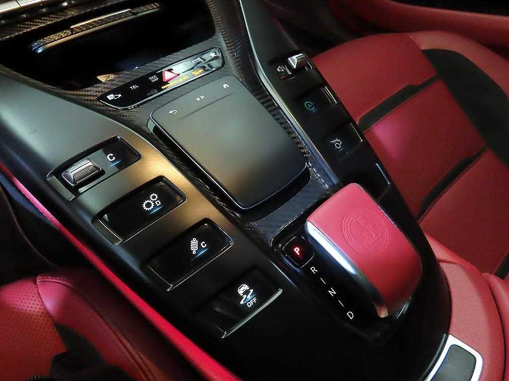 벤츠 AMG GT 43 4매틱+ - 이미지 16