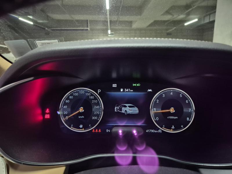 제네시스 더 뉴G70 가솔린 2.0T AWD 기본형 - 이미지 4