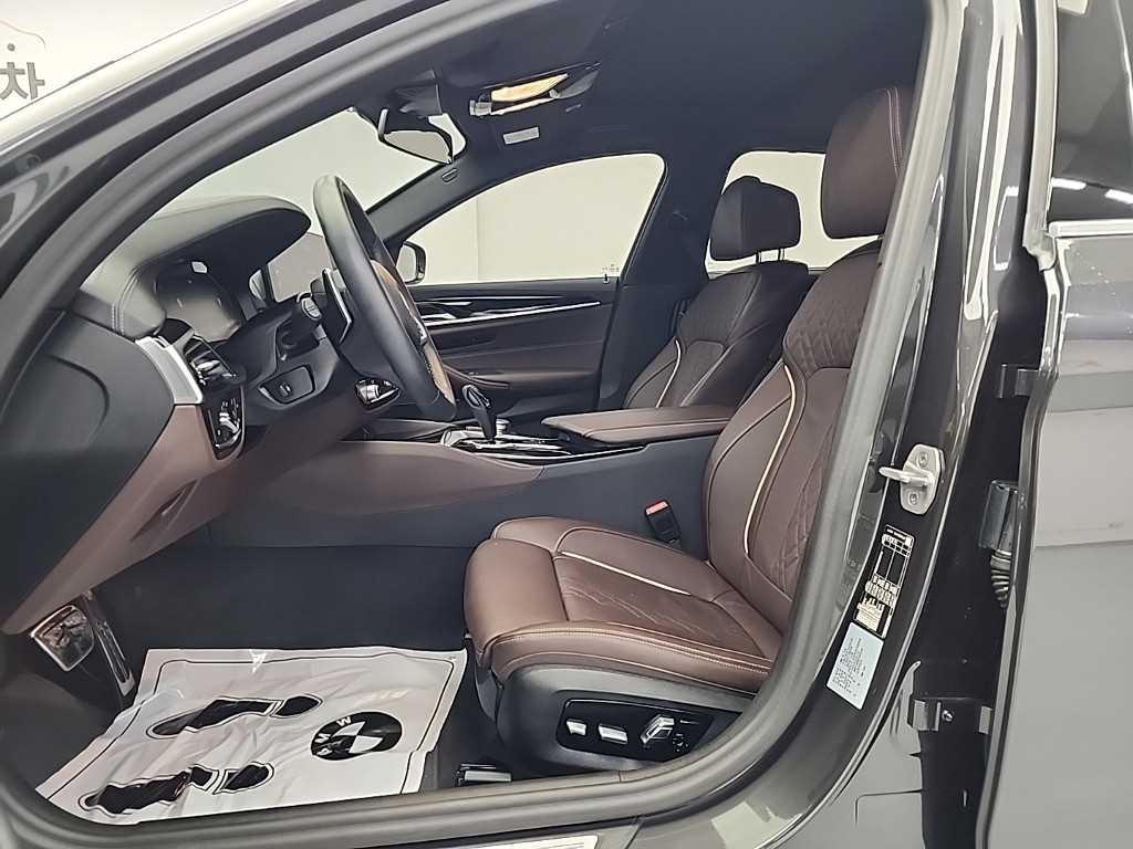 BMW 5시리즈(7세대) 530i M 스포츠팩 - 이미지 7