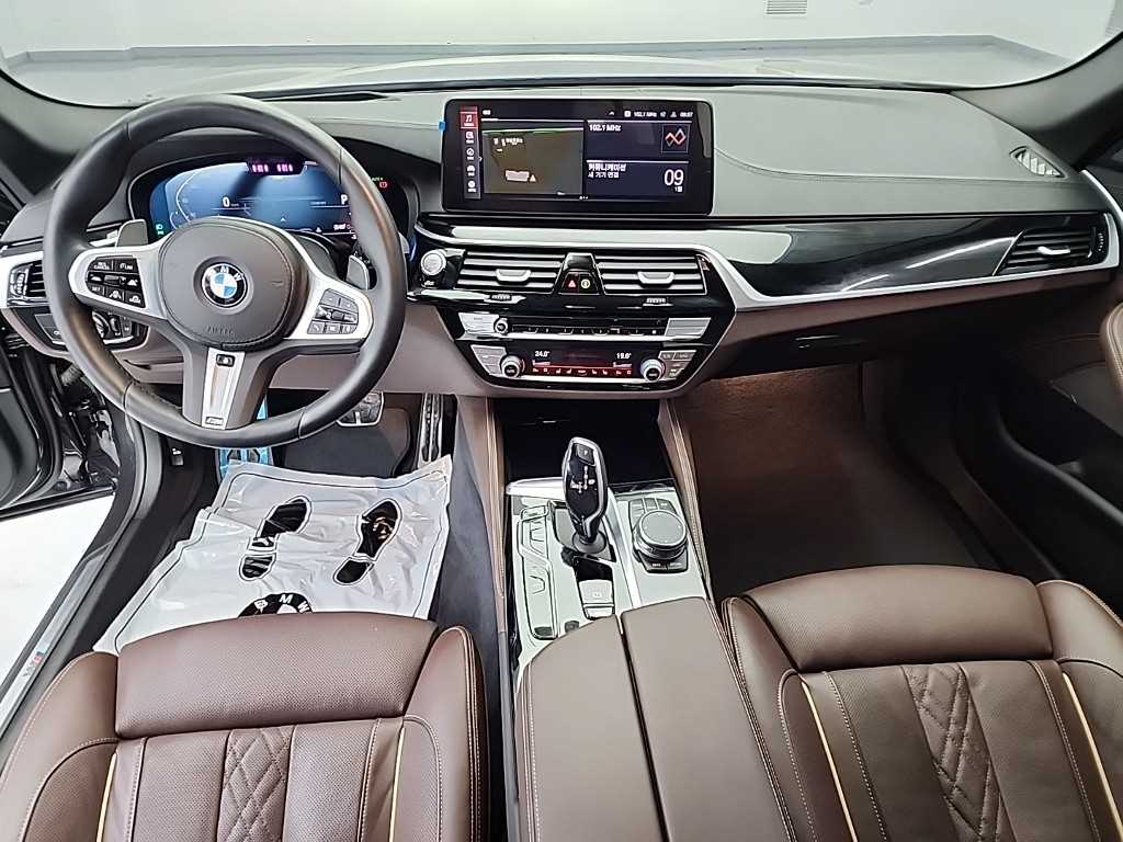 BMW 5시리즈(7세대) 530i M 스포츠팩 - 이미지 2