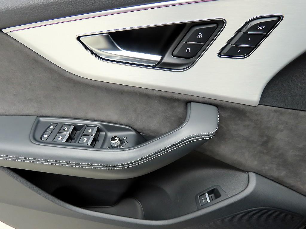 아우디 Q7(2세대) 55 TFSI 콰트로 프리미엄 - 이미지 3