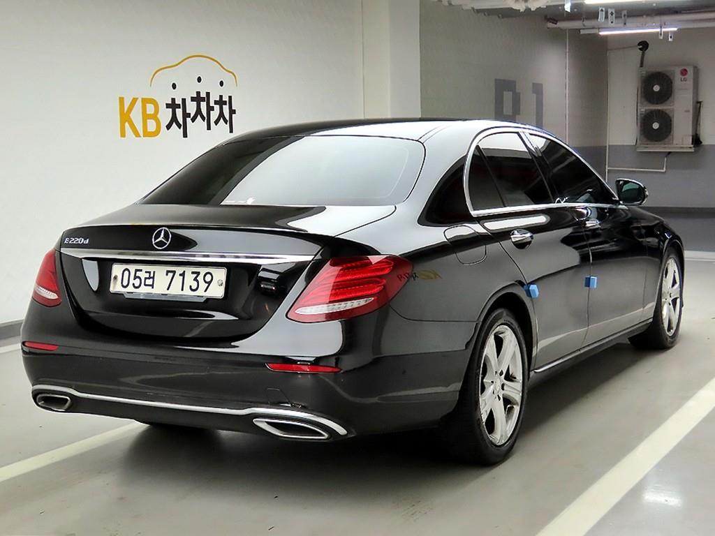 벤츠 E클래스(5세대) E220d 아방가르드 - 이미지 19